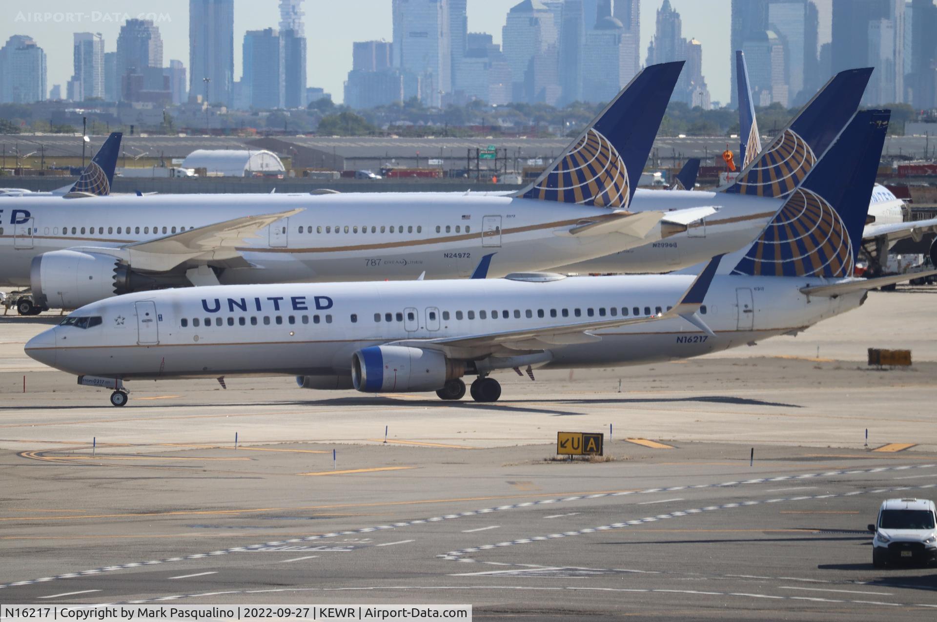 N16217, 1998 Boeing 737-824 C/N 28777, Boeing 737-824