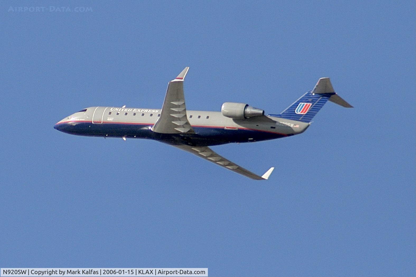 N920SW, 2002 Bombardier CRJ-200LR (CL-600-2B19) C/N 7660, SkyWest/United Express, Bombardier CRJ-200LR N920SW, departing 25RLAX