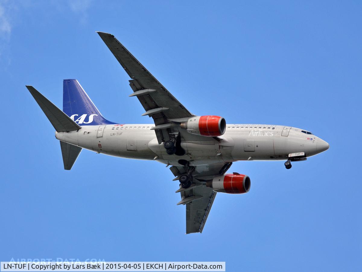 LN-TUF, 1999 Boeing 737-705 C/N 28222, RWY04L