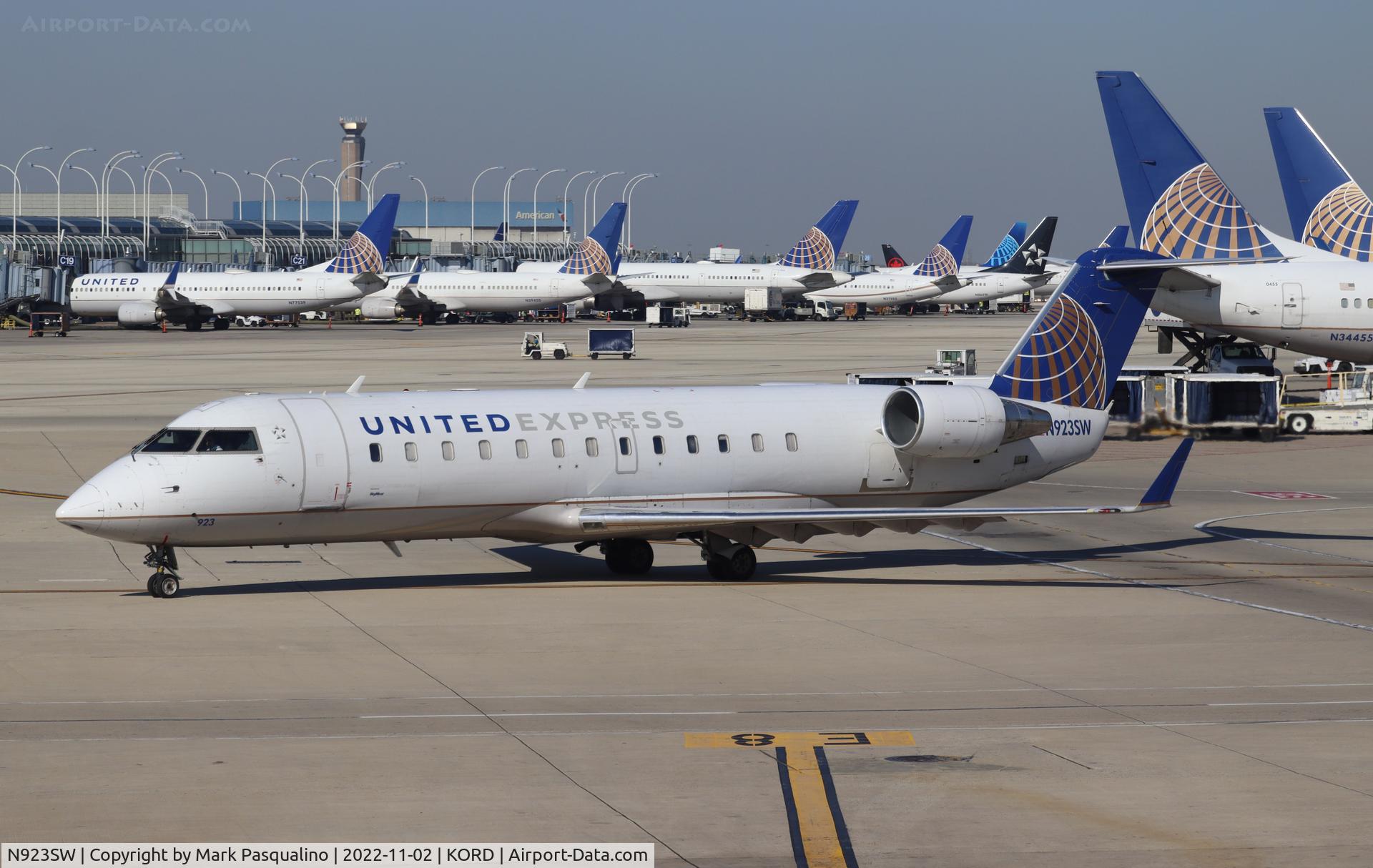 N923SW, 2002 Bombardier CRJ-200LR (CL-600-2B19) C/N 7664, CL-600-2B19