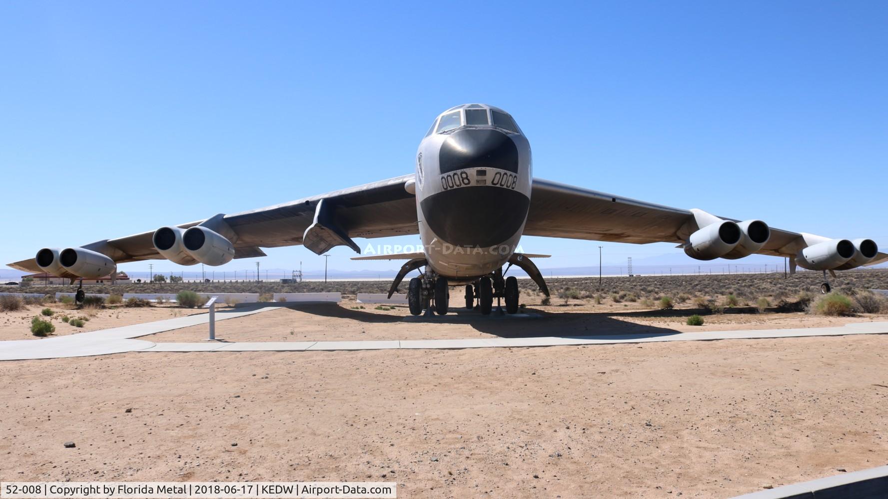 52-008, 1952 Boeing NB-52B-BO (RB-52B-10-BO) Stratofortress C/N 16498, B-52 zx