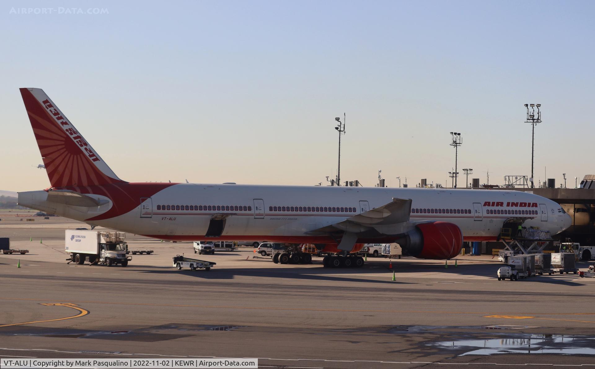 VT-ALU, 2010 Boeing 777-337/ER C/N 36319, Boeing 777-337/ER