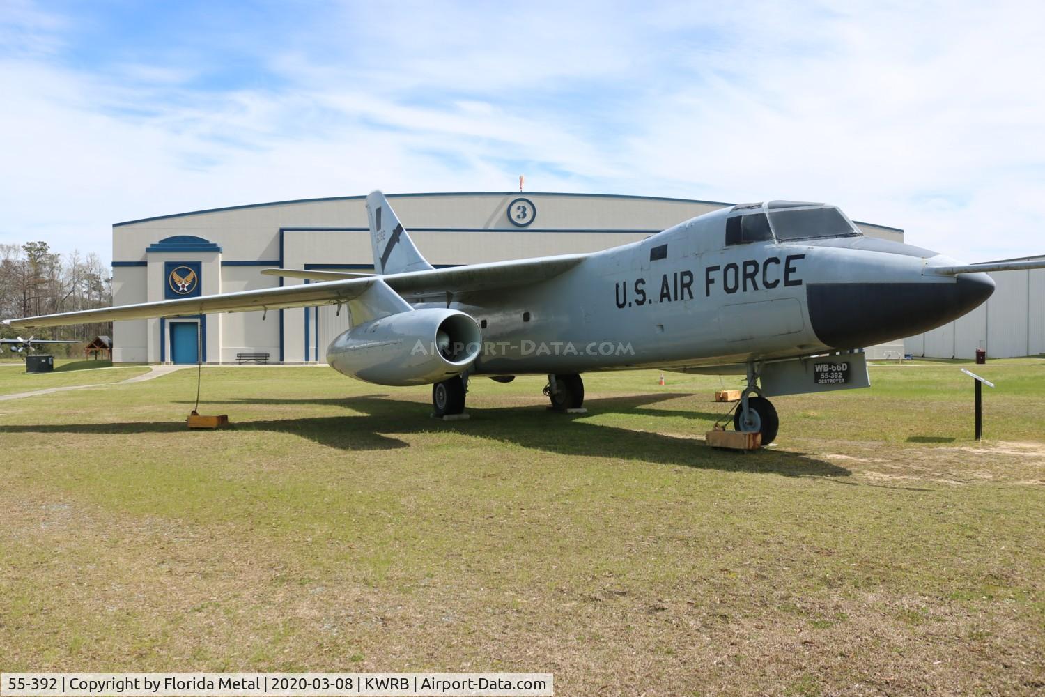 55-392, 1955 Douglas WB-66 Destroyer C/N 45-024, B-66 zx