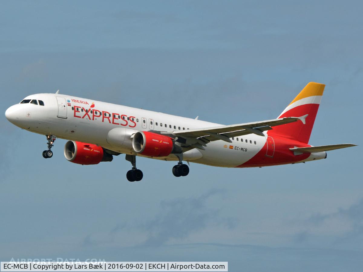 EC-MCB, 1999 Airbus A320-214 C/N 1125, RWY22L