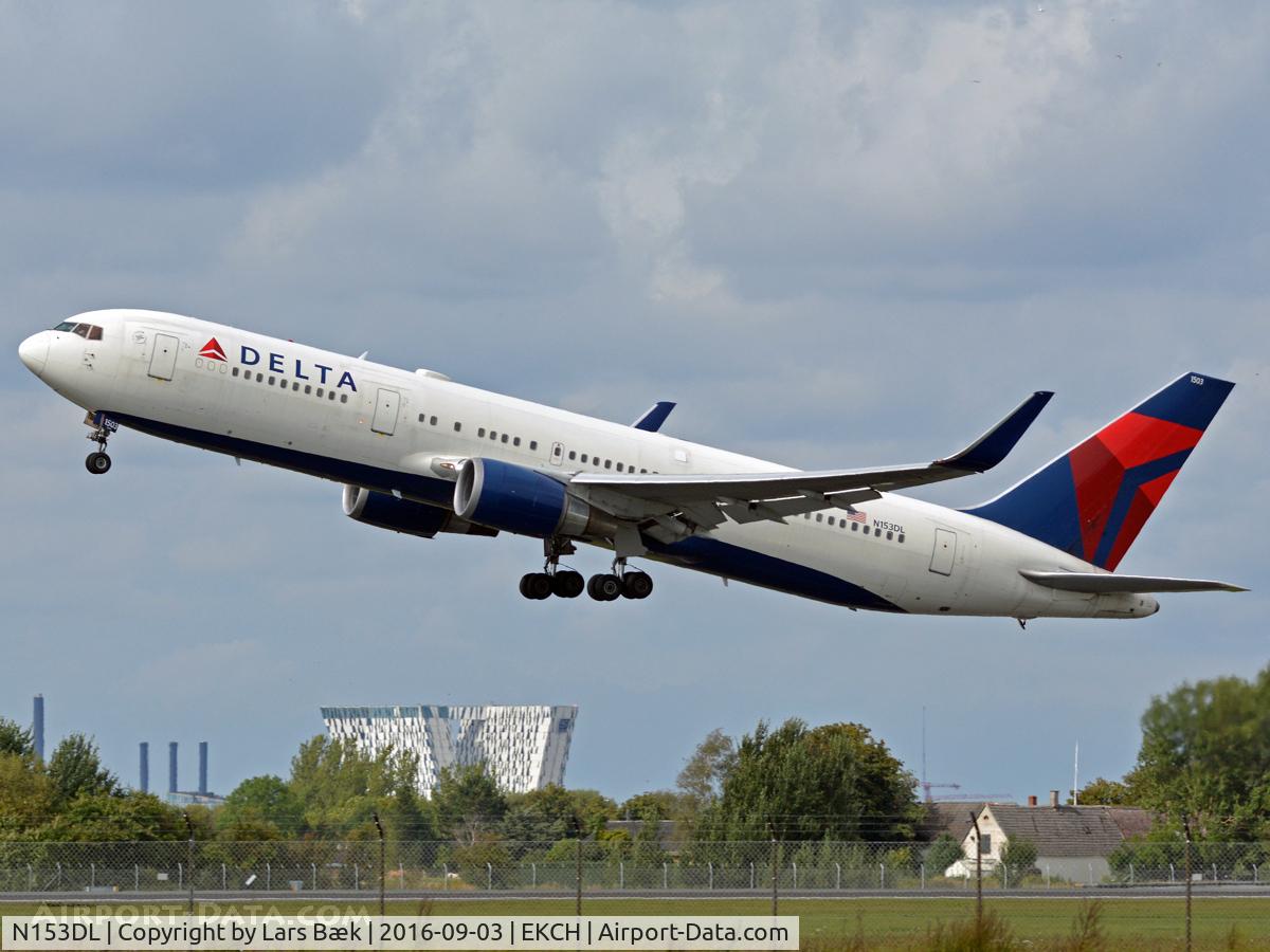 N153DL, 1990 Boeing 767-3P6 C/N 24985, RWY22R