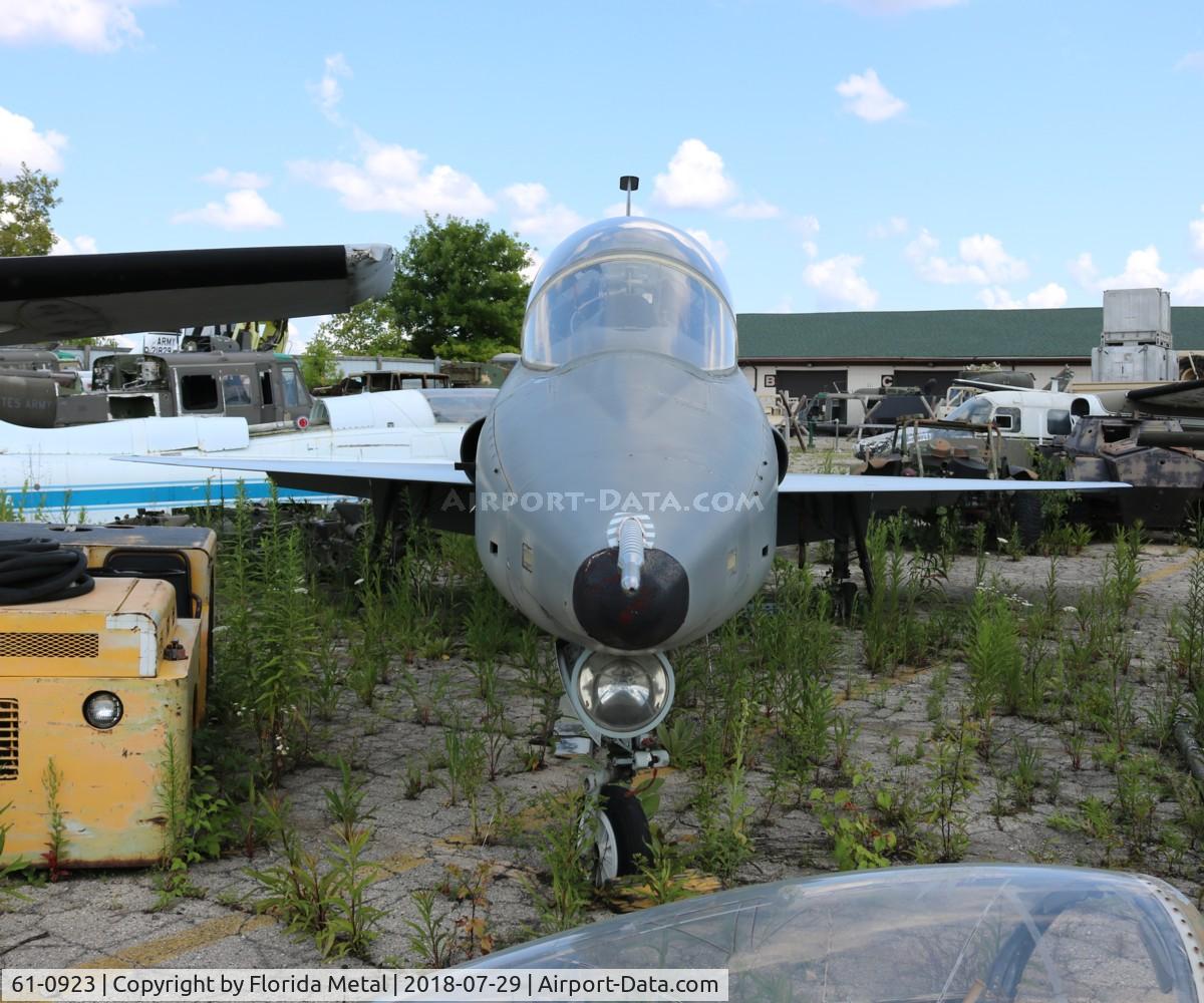 61-0923, 1961 Northrop AT-38B-40-NO Talon C/N N.5289, T-38 zx Russell