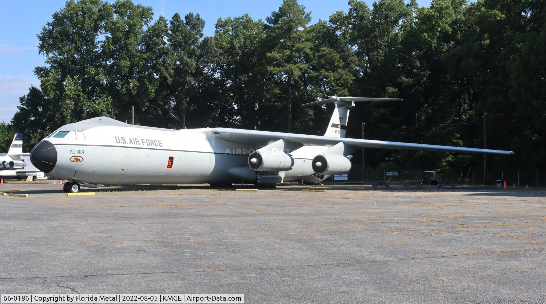 66-0186, 1966 Lockheed C-141A Starlifter C/N 300-6212, C-141 zx