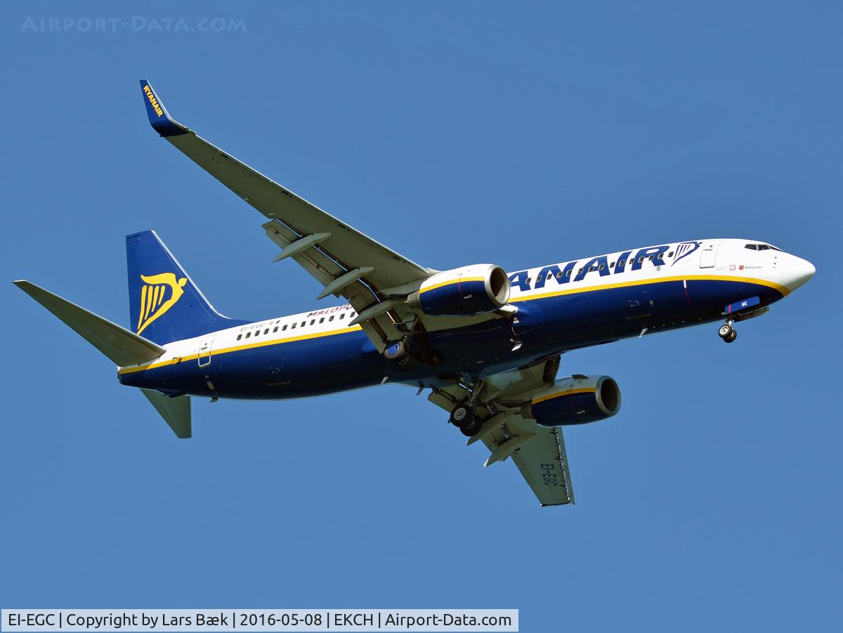 EI-EGC, 2009 Boeing 737-8AS C/N 38492, RWY04L