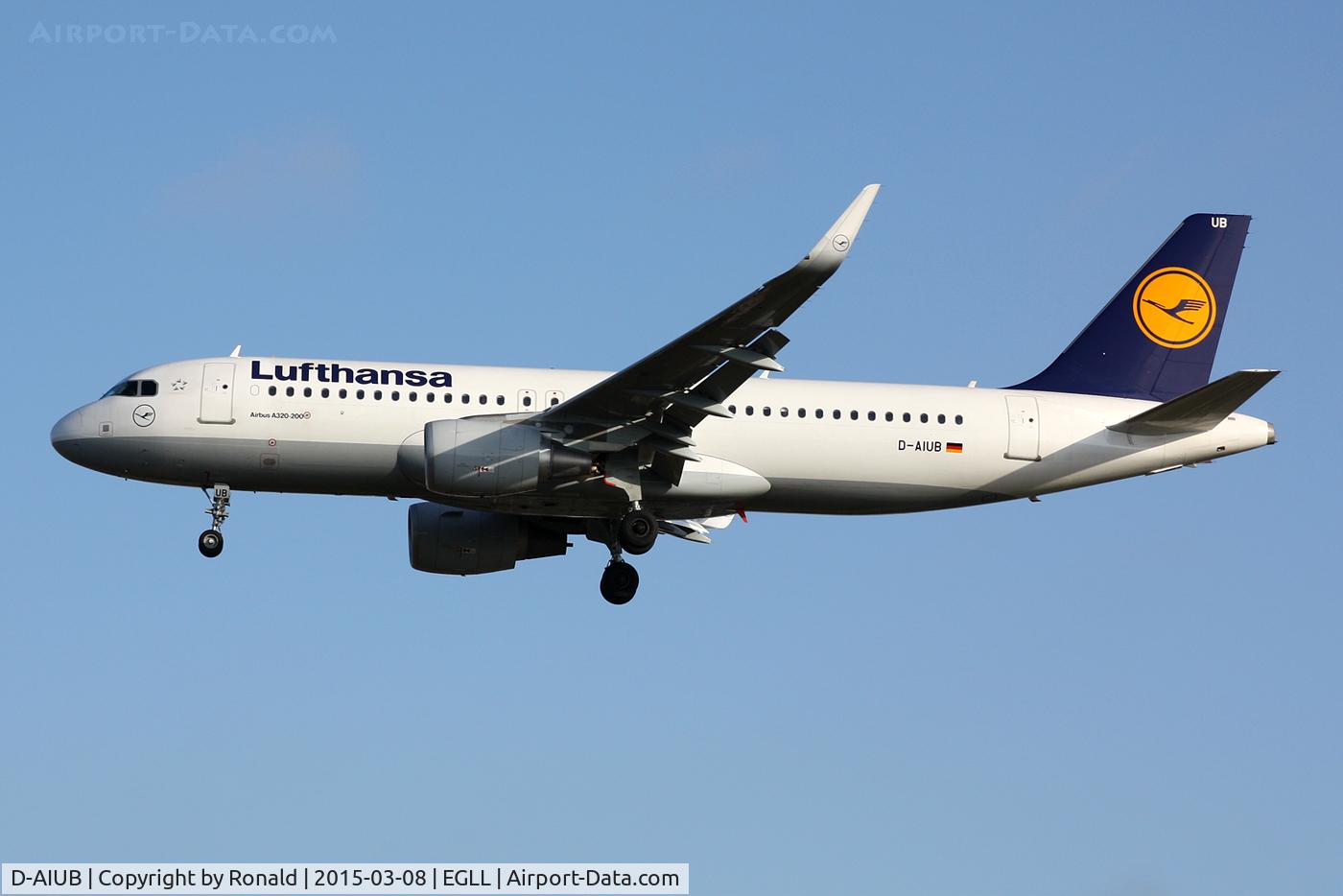 D-AIUB, 2014 Airbus A320-214 C/N 5972, at lhr