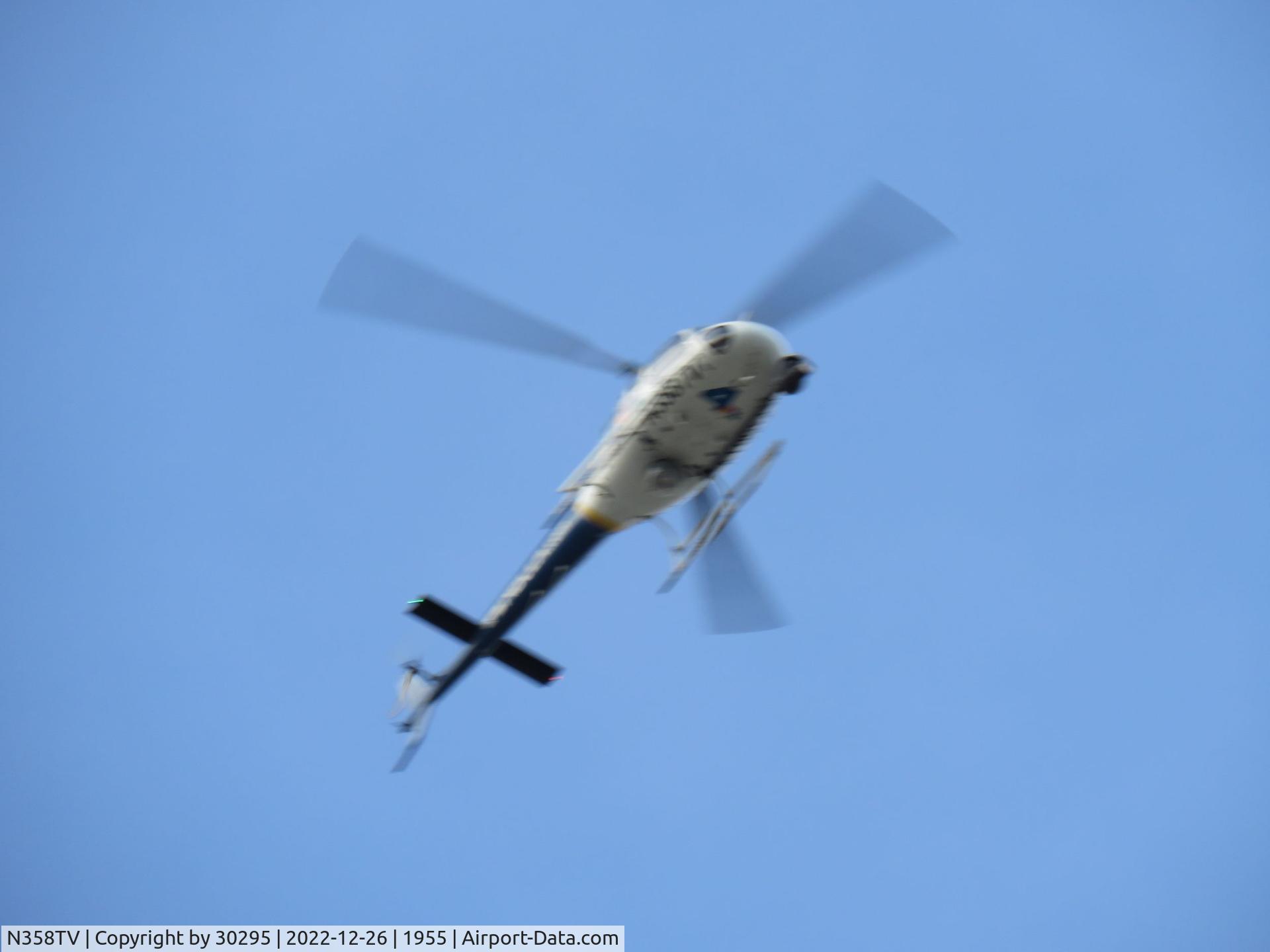 N358TV, 2004 Eurocopter AS-350B-2 Ecureuil Ecureuil C/N 3788, Headed east behind Channel 5