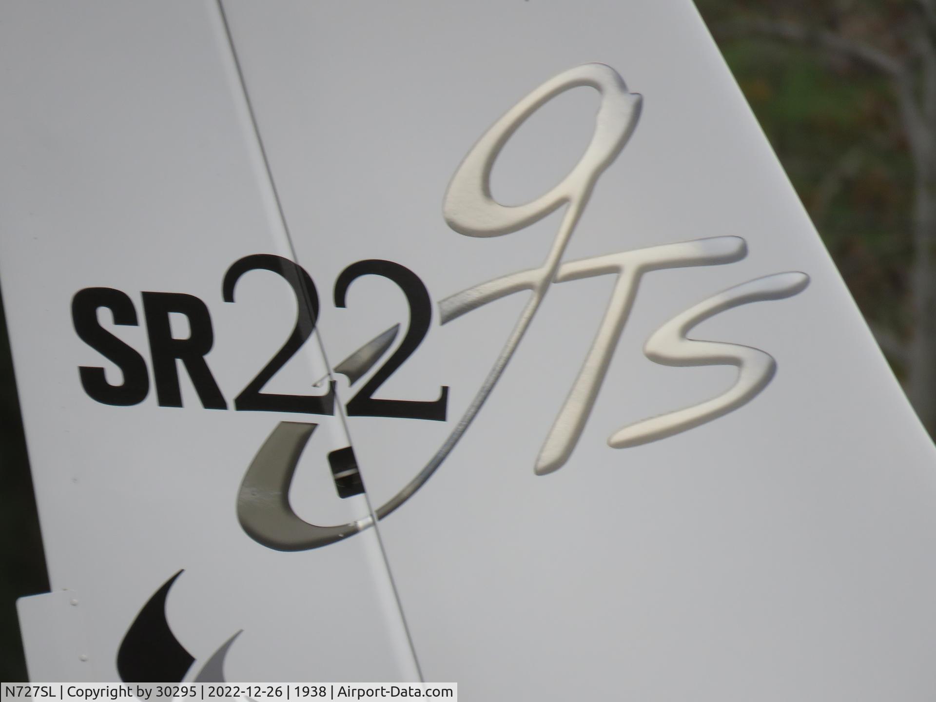 N727SL, 2006 Cirrus SR22 GTS C/N 1773, Tail section