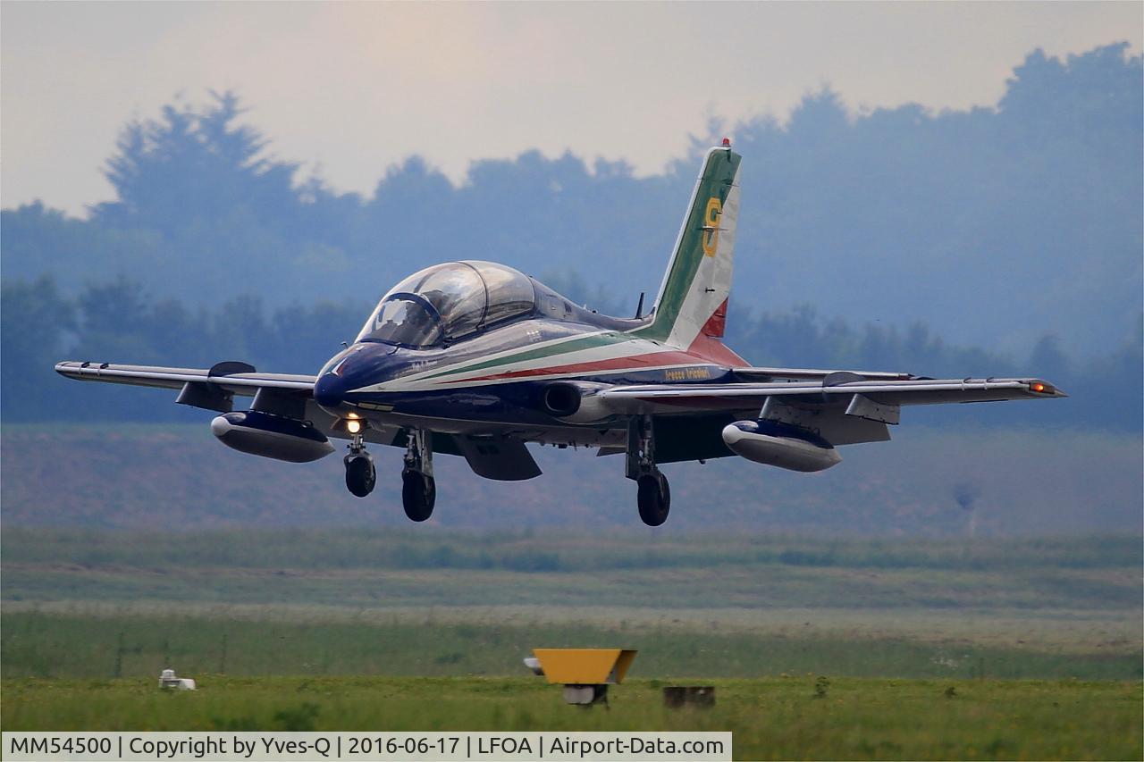 MM54500, Aermacchi MB-339PAN C/N 6707/102/AA048, Aermacchi MB-339PAN, N°8 of Frecce Tricolori Aerobatic Team 2016, Landing rwy 24, Avord Air Base 702 (LFOA) Open day 2016