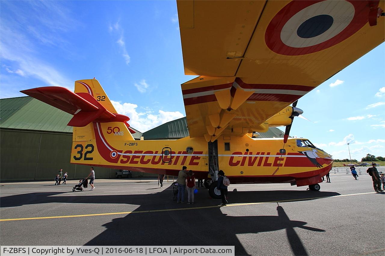 F-ZBFS, Canadair CL-215-6B11 CL-415 C/N 2001, Canadair CL-415, Static display, Avord Air Base 702 (LFOA) Open day 2016