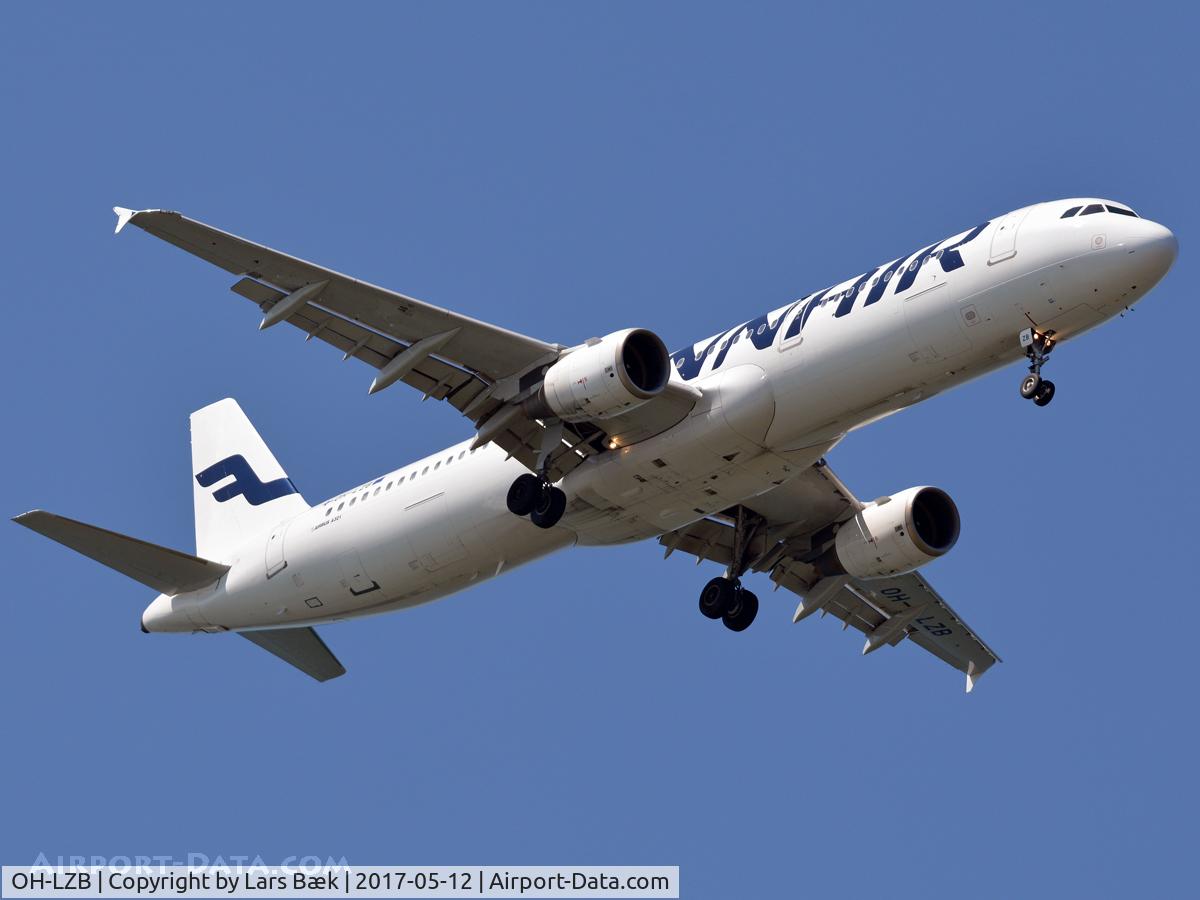 OH-LZB, 1999 Airbus A321-211 C/N 0961, RWY04L