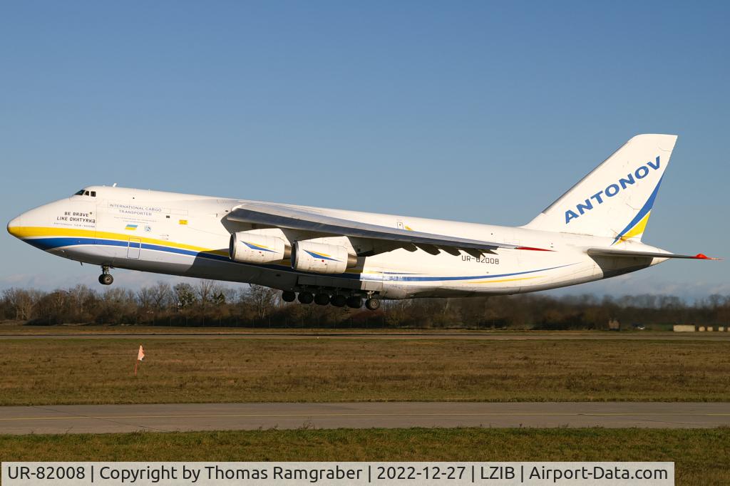 UR-82008, 1986 Antonov An-124-100M Ruslan C/N 19530501006, Antonov Airlines Antonov An-124