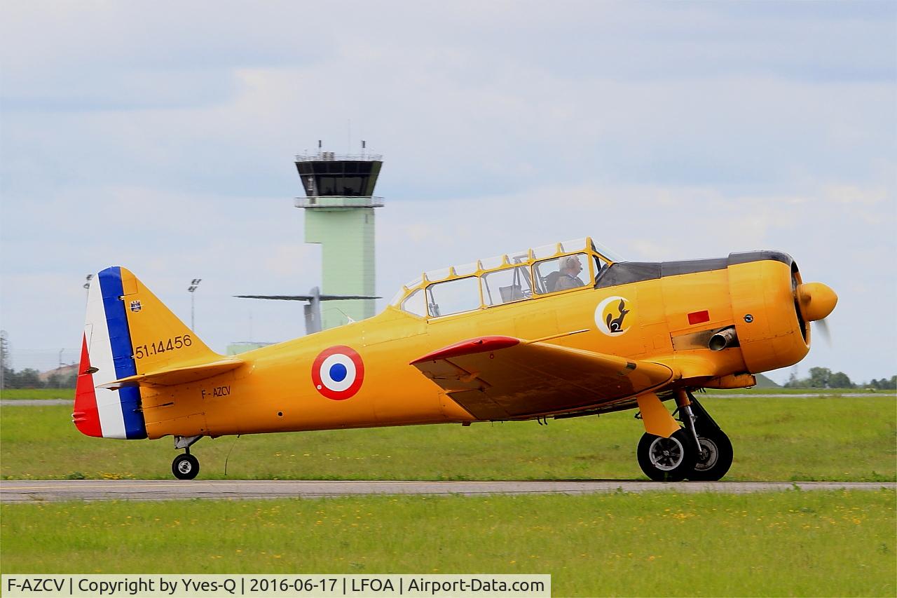 F-AZCV, 1951 North American T-6G Texan C/N 182-143, North American T-6G Texan, Taxiing, Avord Air Base 702 (LFOA) Open day 2016