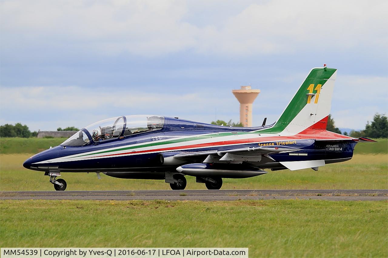 MM54539, Aermacchi MB-339PAN C/N 6760/155/AA071, Aermacchi MB-339PAN, N°11 of Frecce Tricolori Aerobatic Team 2016, Taxiing, Avord Air Base 702 (LFOA) Open day 2016