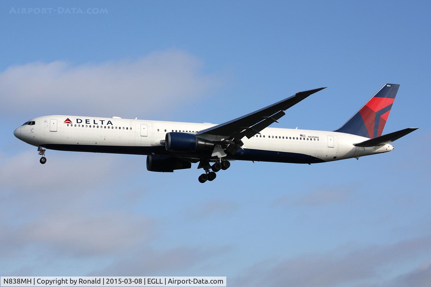 N838MH, 2000 Boeing 767-432/ER C/N 29711, at lhr