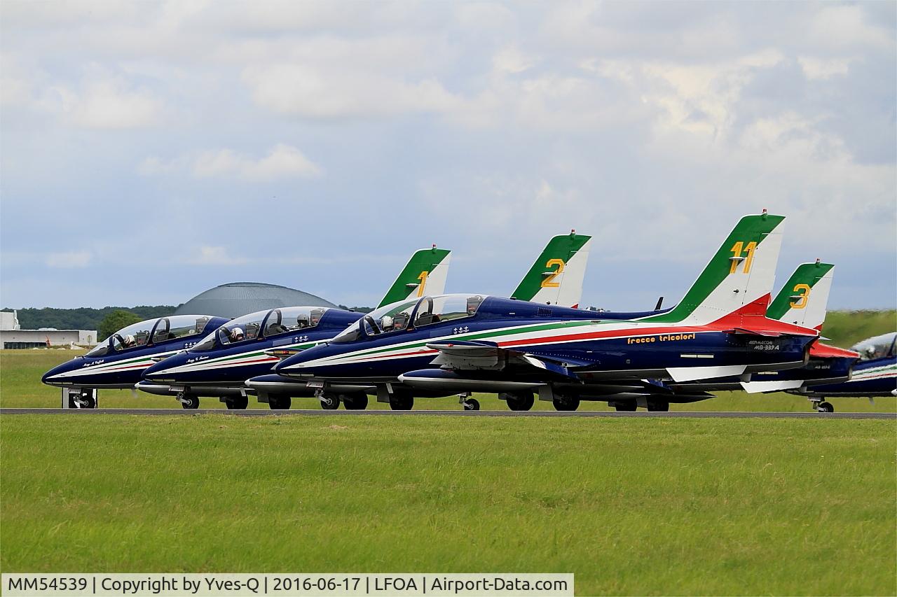 MM54539, Aermacchi MB-339PAN C/N 6760/155/AA071, Aermacchi MB-339PAN, N°11 of Frecce Tricolori Aerobatic Team 2016, Ready to start rwy 24, Avord Air Base 702 (LFOA) Open day 2016