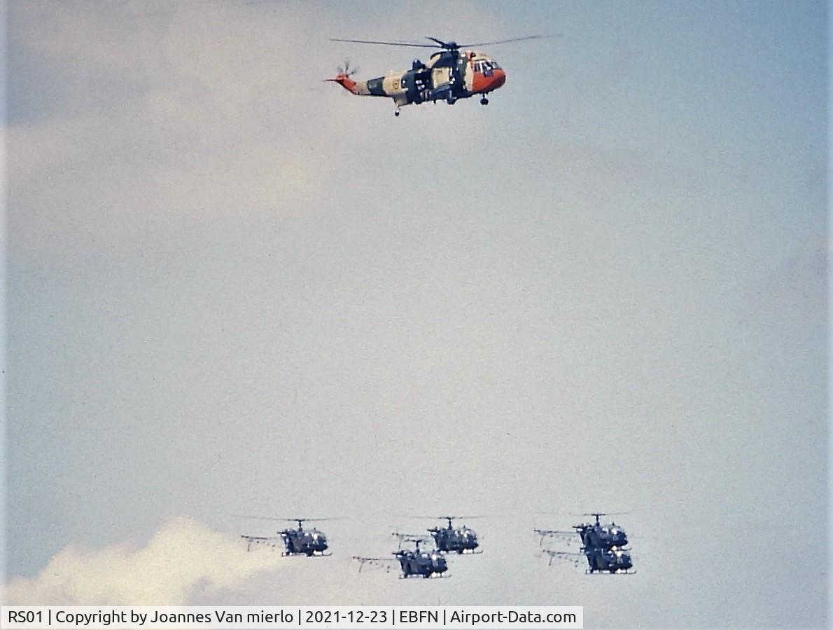 RS01, 1976 Westland Sea King Mk.48 C/N WA831, Sharing the scenery with the 