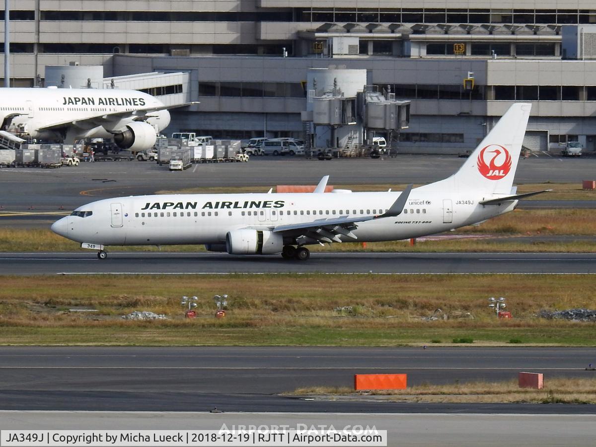 JA349J, 2012 Boeing 737-846 C/N 40950, At Haneda