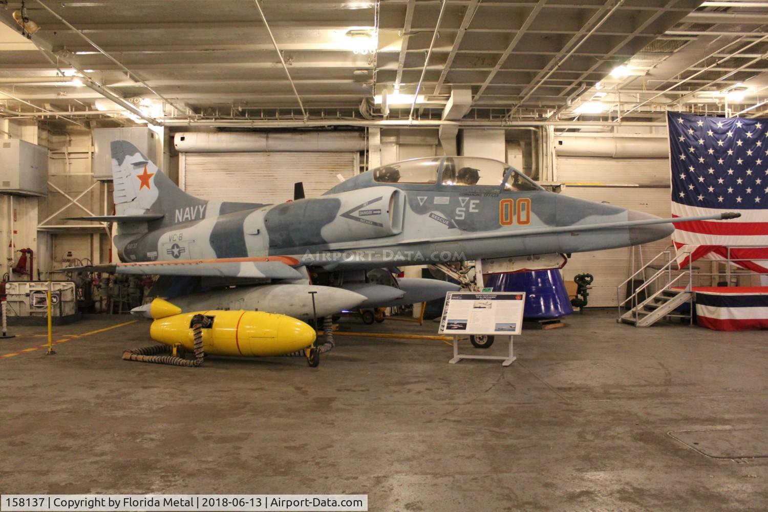 158137, Douglas TA-4J Skyhawk C/N 14174, A-4 zx USS Hornett