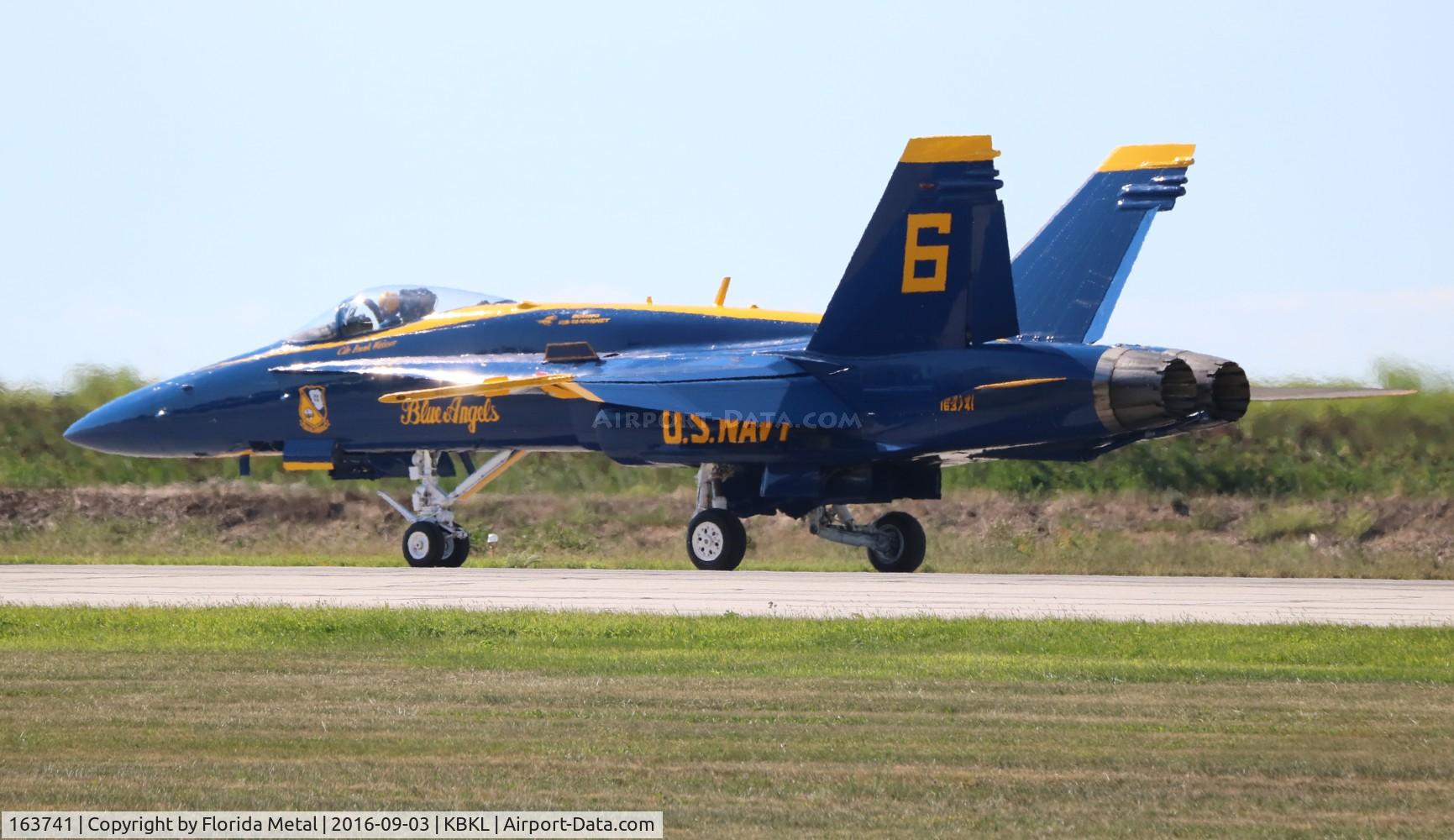 163741, 1989 McDonnell Douglas F/A-18C Hornet C/N 0812/C100, F-18 A-D Blue Angels zx