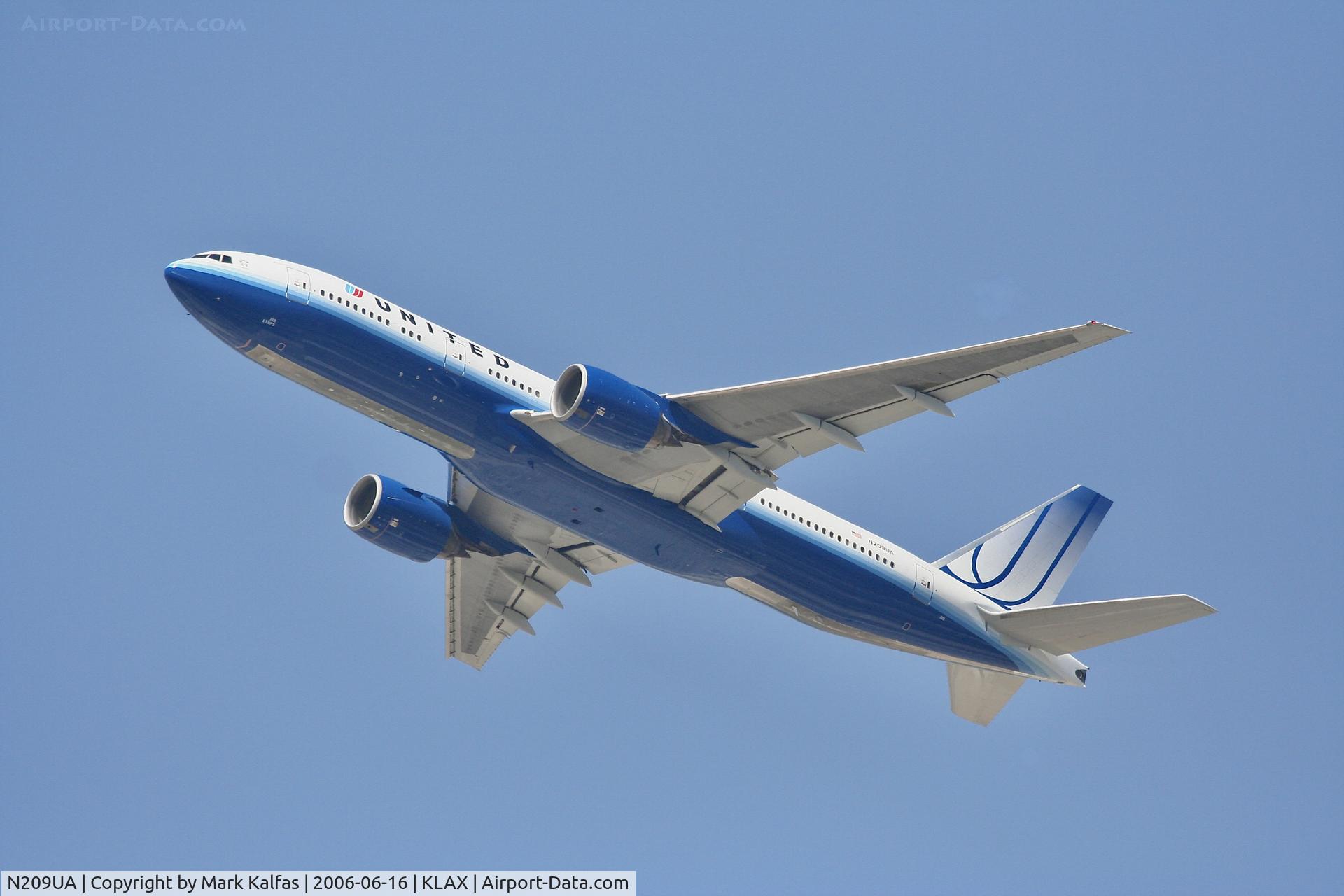 N209UA, 1999 Boeing 777-222 C/N 30215, United Boeing 777-222, N209UA departing 25R KLAX