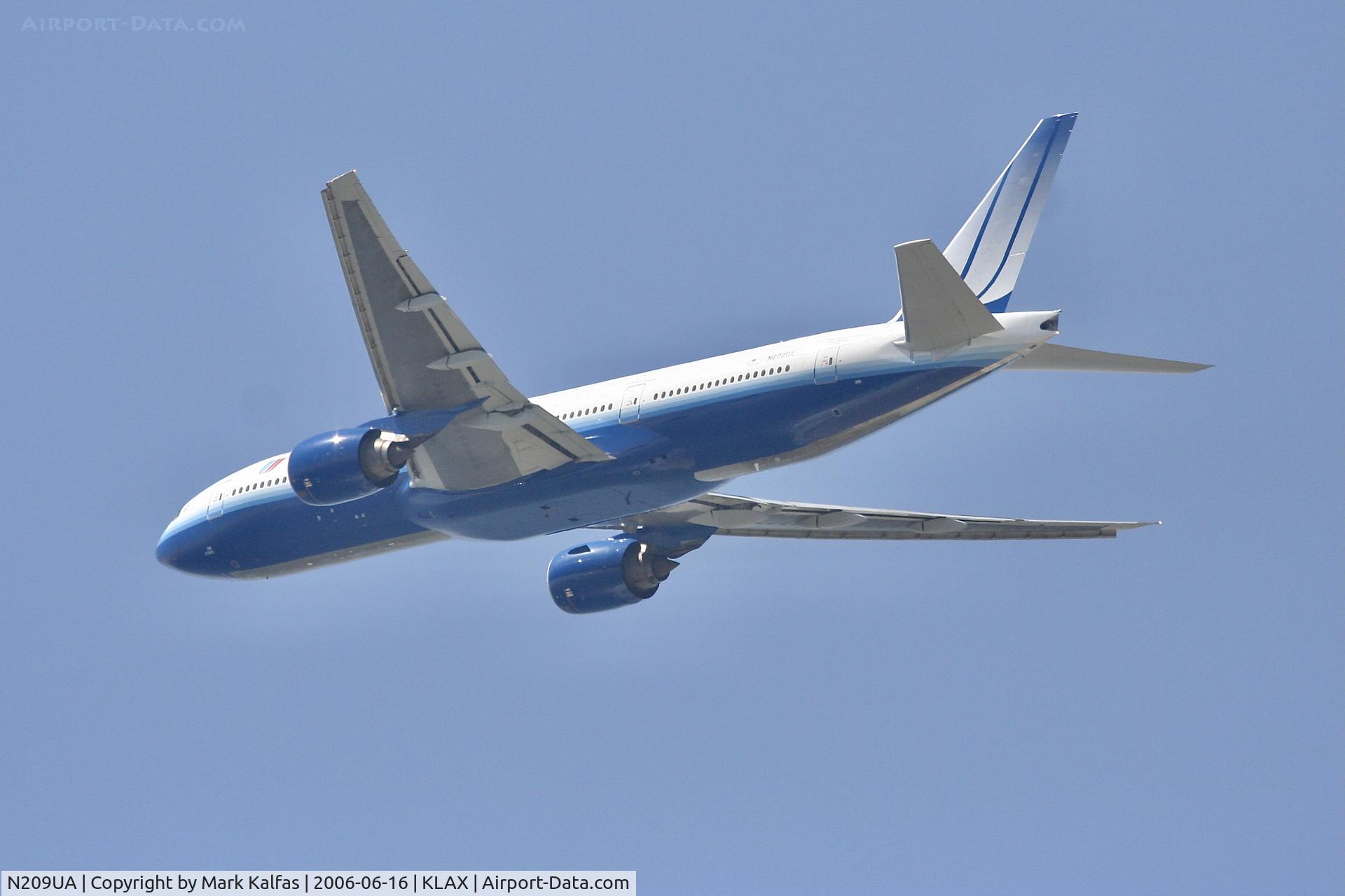 N209UA, 1999 Boeing 777-222 C/N 30215, United Boeing 777-222, N209UA departing 25R KLAX