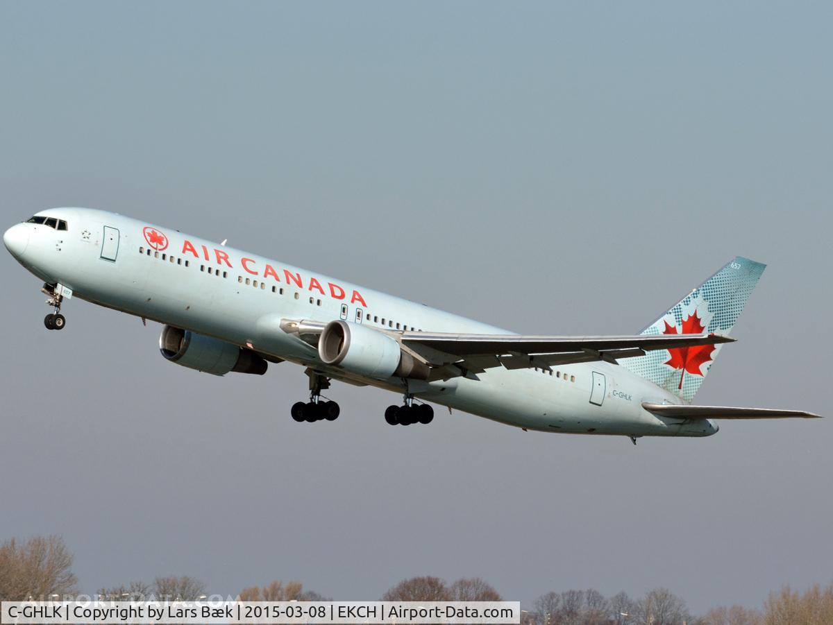 C-GHLK, 1992 Boeing 767-35H C/N 26388, RWY22R