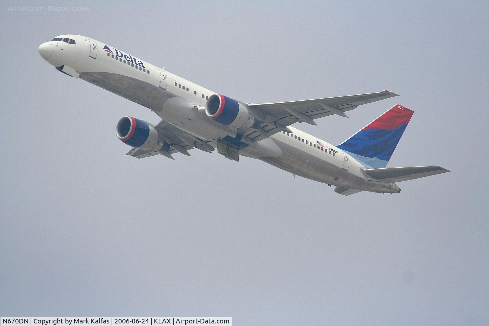 N670DN, 1992 Boeing 757-232 C/N 25331, Delta Boeing 757-232, N670DN departing 25R LAX