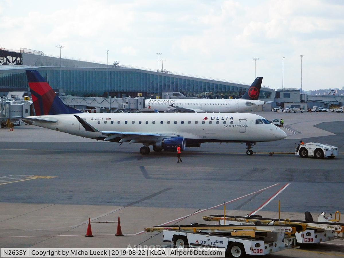 N263SY, 2018 Embraer ERJ-175LL (ERJ-170-200LL) C/N 17000715, At La Guardia