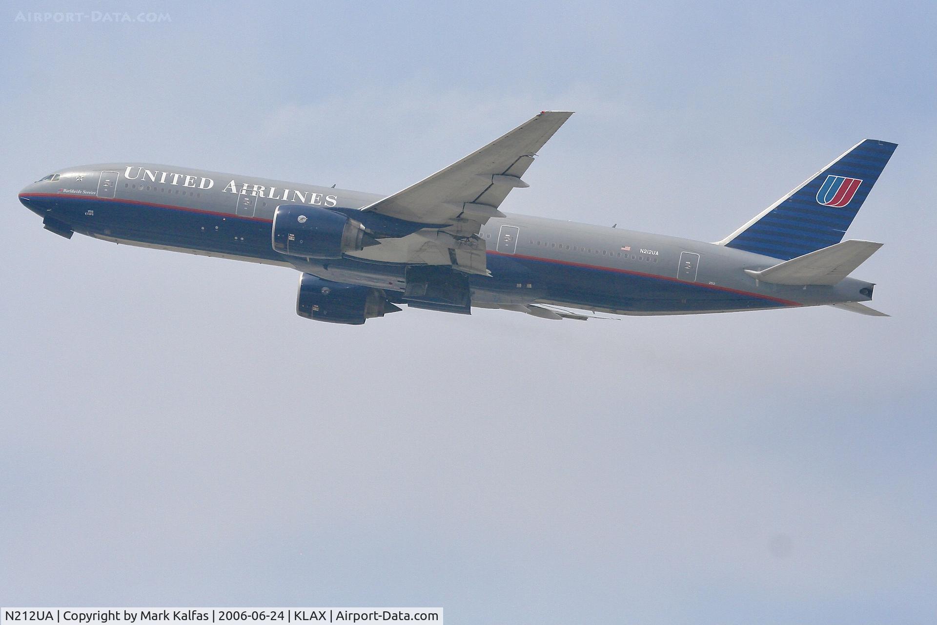 N212UA, 2000 Boeing 777-222 C/N 30218, United Boeing 777-222, N212UA departing 25R LAX