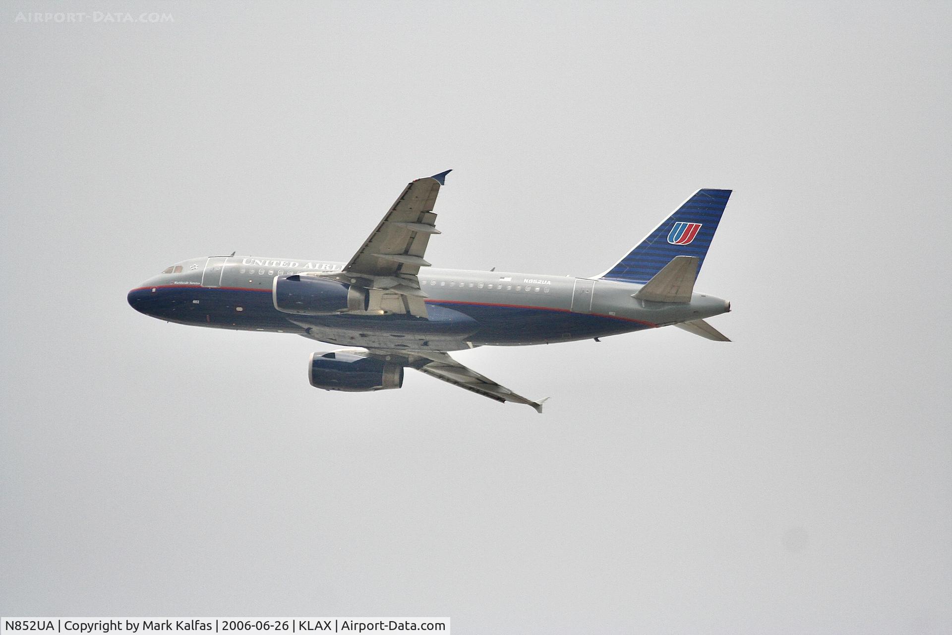 N852UA, 2002 Airbus A319-131 C/N 1671, United Airbus A319-131, departing 25R LAX