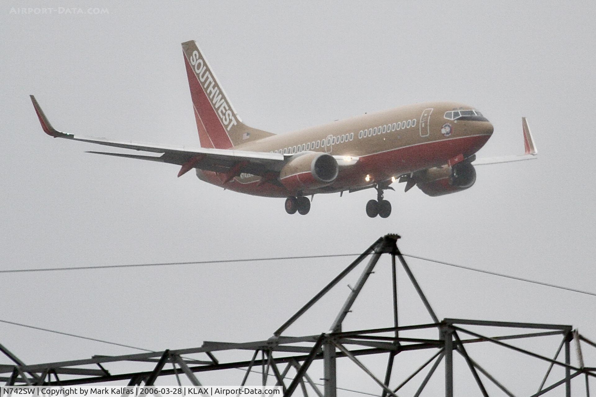 N742SW, 1998 Boeing 737-7H4 C/N 29278, Southwest Boeing 737-7H4, N742SW on a stormy approach to 7R LAX