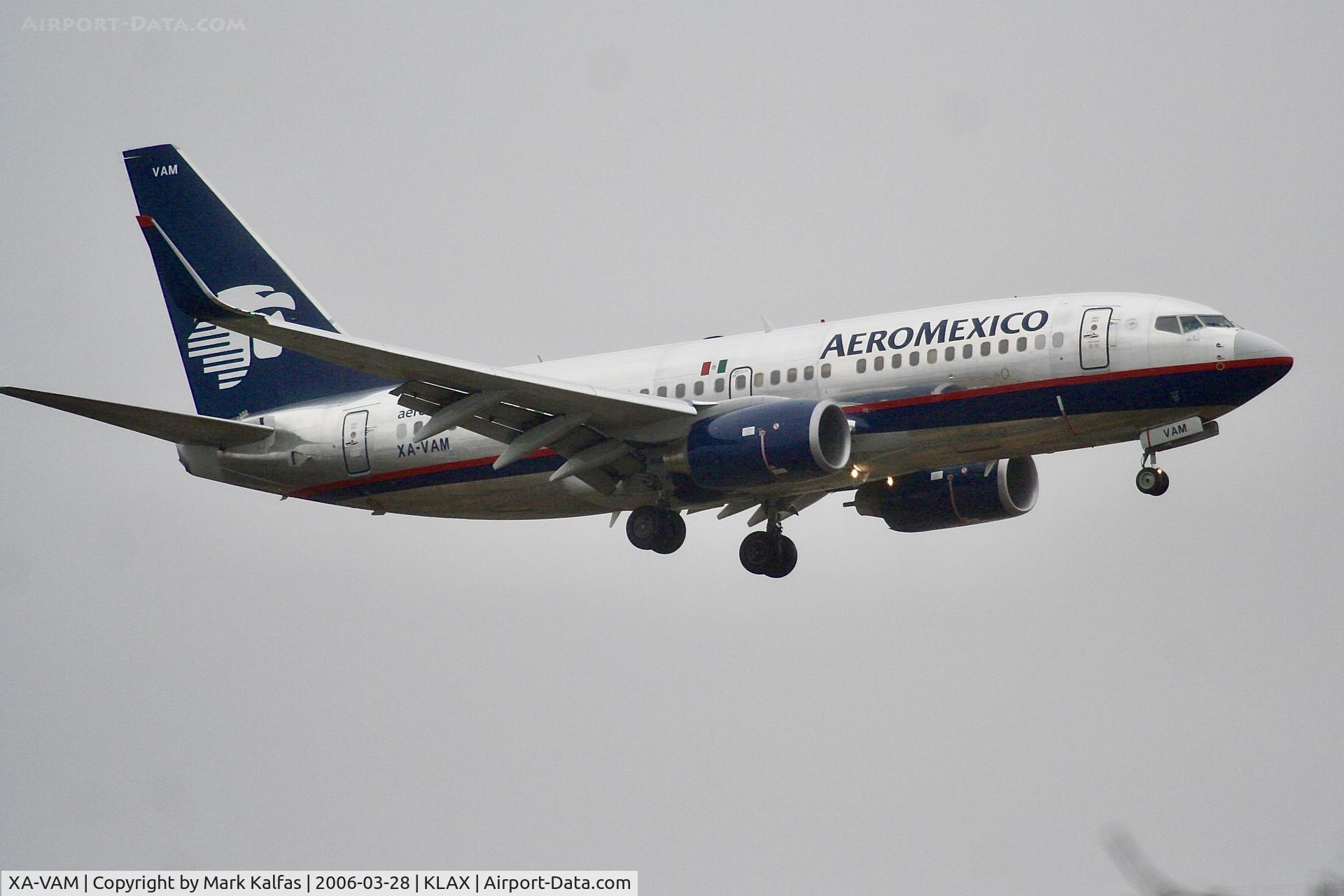 XA-VAM, 2005 Boeing 737-752 C/N 34295, Aero Mexico Boeing 737-752 XA-VAM on a stormy approach to 7R LAX