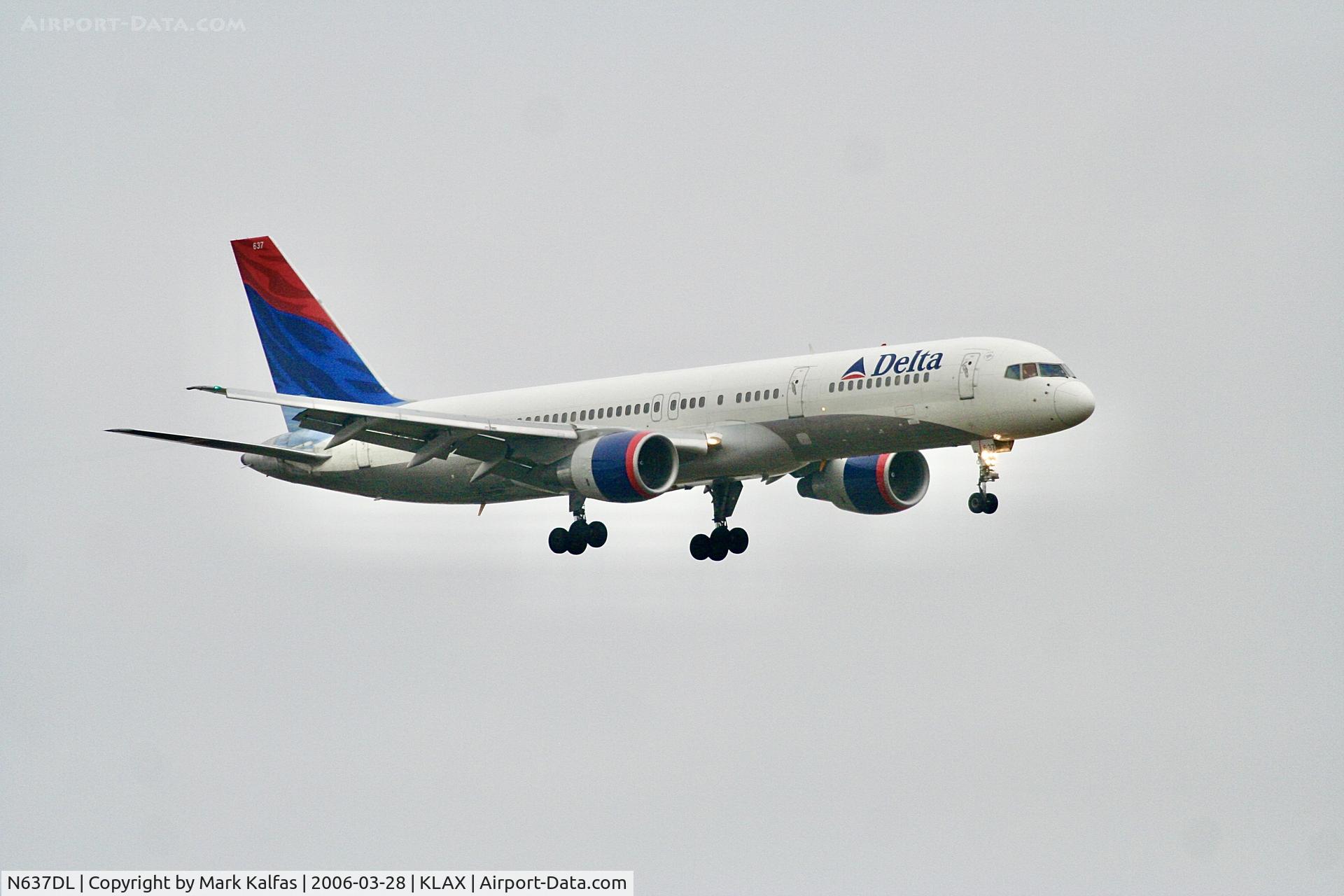 N637DL, 1988 Boeing 757-232 C/N 23760, Delta Boeing 757-232, N637DL on approach to 7R LAX