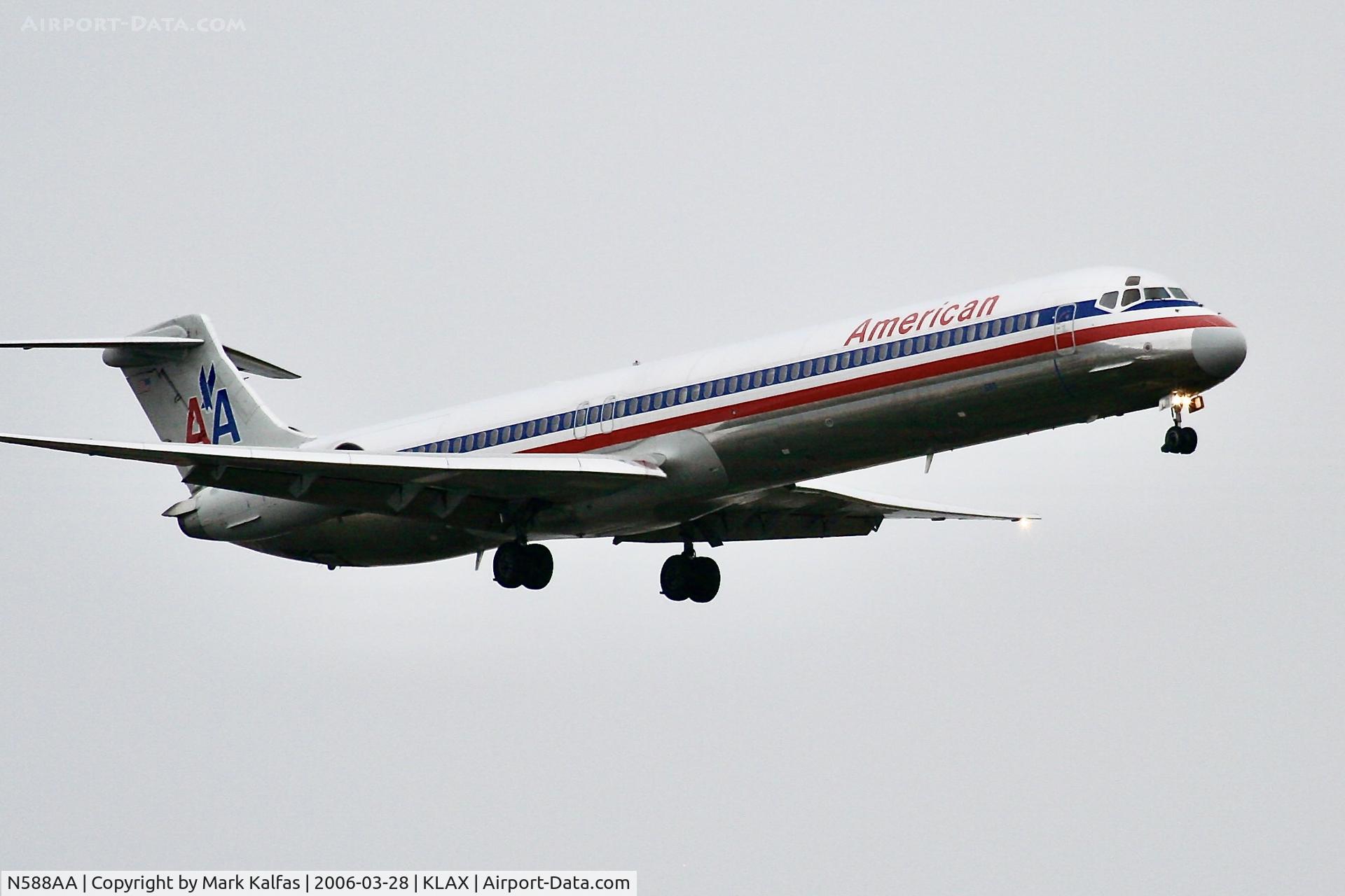 N588AA, 1991 McDonnell Douglas MD-83 (DC-9-83) C/N 53251, American McDonnell Douglas MD-83 (DC-9-83), N588AA on approach to 7R LAX