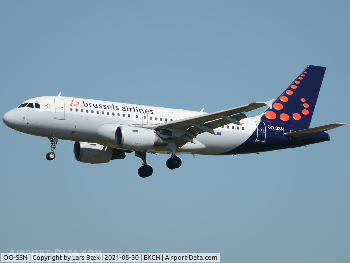 OO-SSN, 2003 Airbus A319-112 C/N 1963, RWY22L