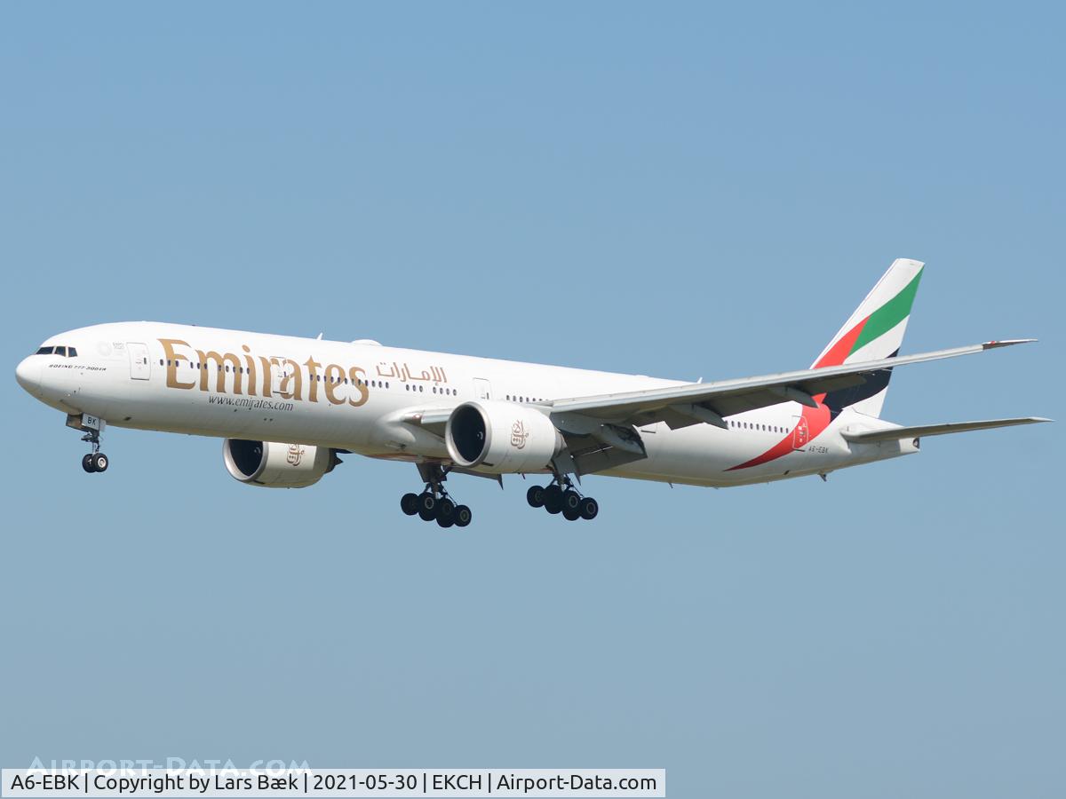A6-EBK, 2006 Boeing 777-31H/ER C/N 34481, RWY22L
