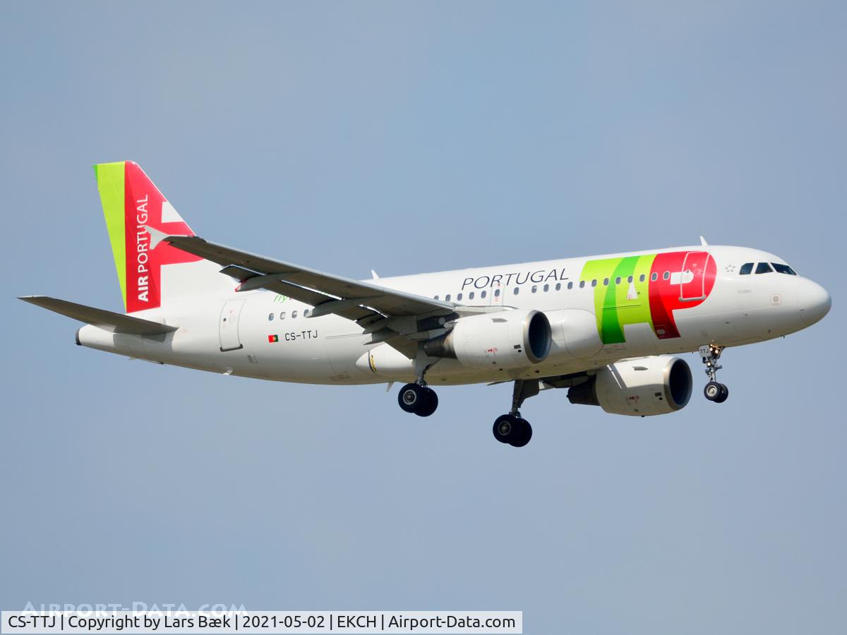 CS-TTJ, 1999 Airbus A319-111 C/N 979, RWY04L