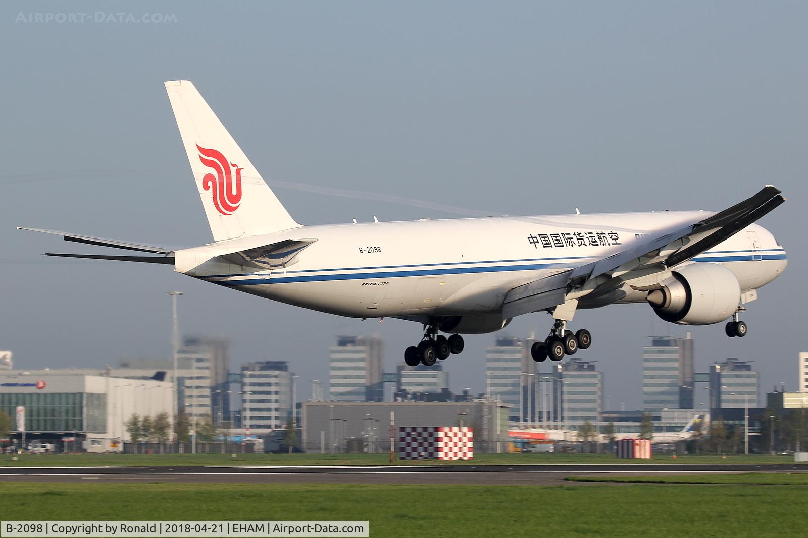 B-2098, 2014 Boeing 777-FFT C/N 44681, at spl