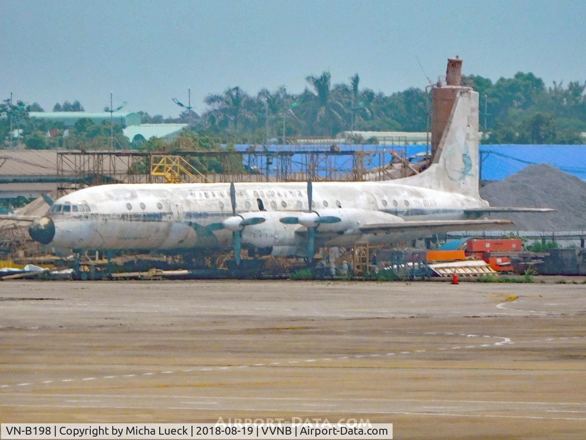 VN-B198, Ilyushin Il-18D C/N 189011304, At Hanoi