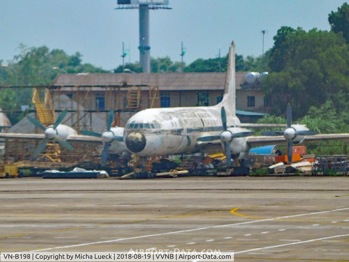 VN-B198, Ilyushin Il-18D C/N 189011304, At Hanoi