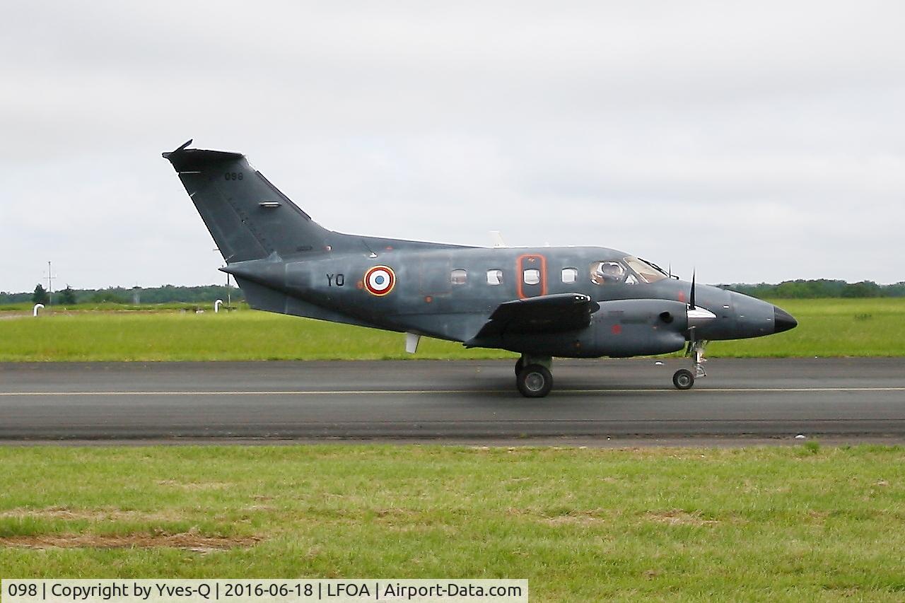 098, Embraer EMB-121AA Xingu C/N 121098, Embraer EMB-121AA Xingu, Taxiing, Avord Air Base 702 (LFOA) Open day 2016