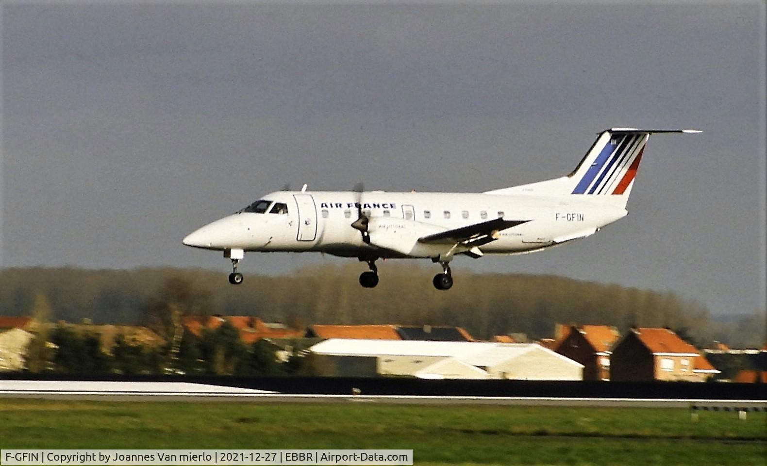 F-GFIN, 1986 Embraer EMB-120ER Brasilia C/N 120014, Slide scan