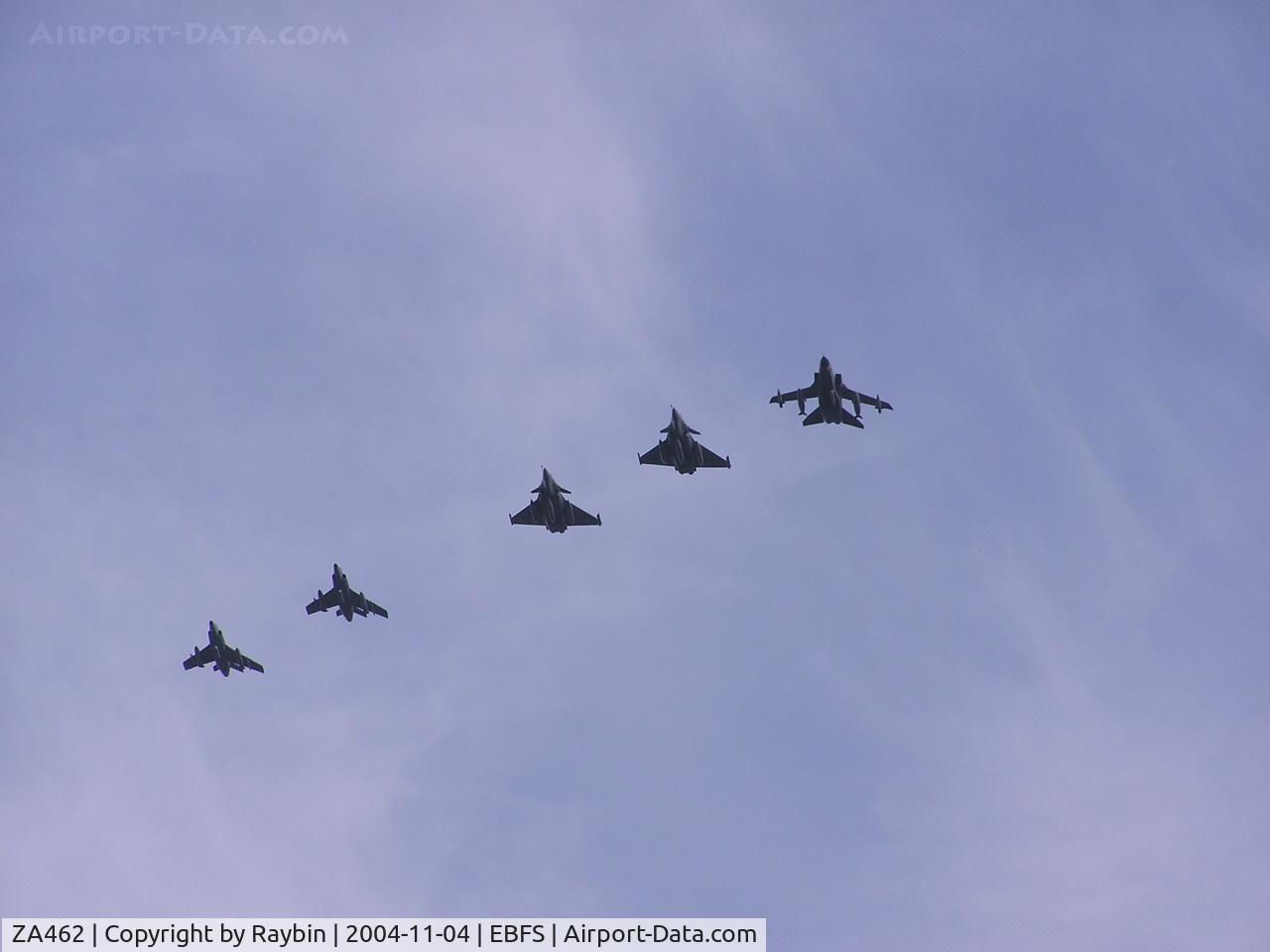 ZA462, 1983 Panavia Tornado GR.4 C/N 271/BS092/3128, 2 Super Etendard, 2 Rafale M ( all french Navy) and the RAF Tornado GR.4 back from TLP mission