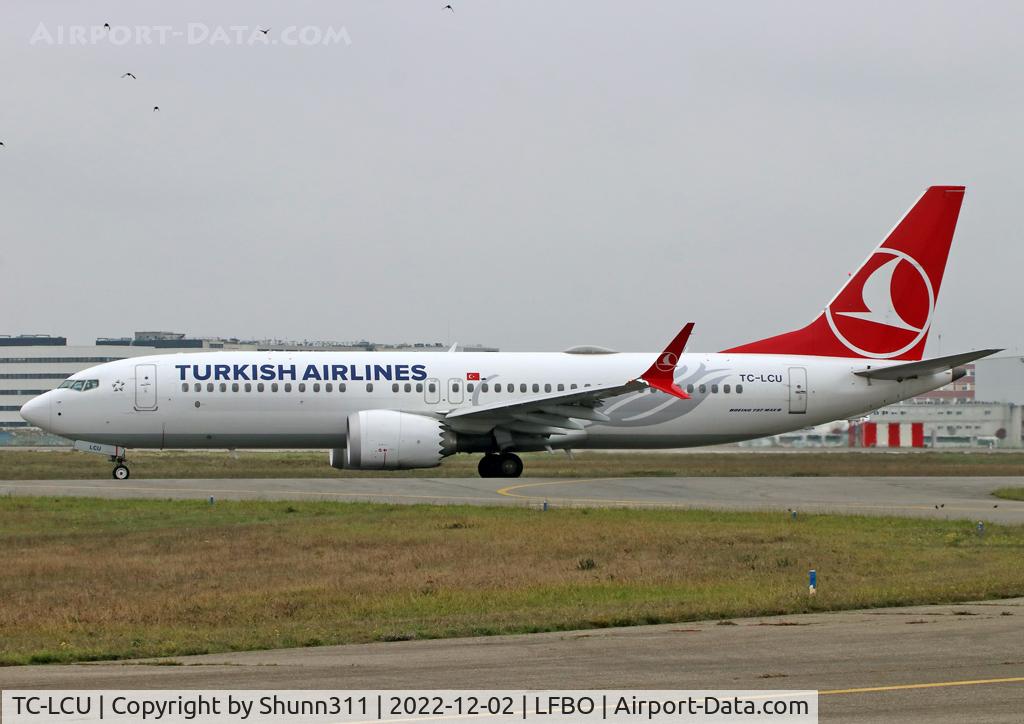 TC-LCU, 2021 Boeing 737-8 MAX C/N 60068, Taxiing holding point rwy 332R for departure