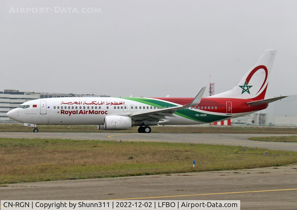 CN-RGN, 2013 Boeing 737-8B6 C/N 33075, Taxiing holding point rwy 32R for departure in new c/s
