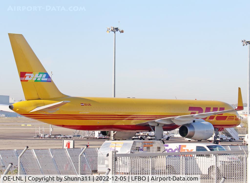 OE-LNL, 1998 Boeing 757-223F C/N 29427, Parked at the Cargo apron in Pride c/s